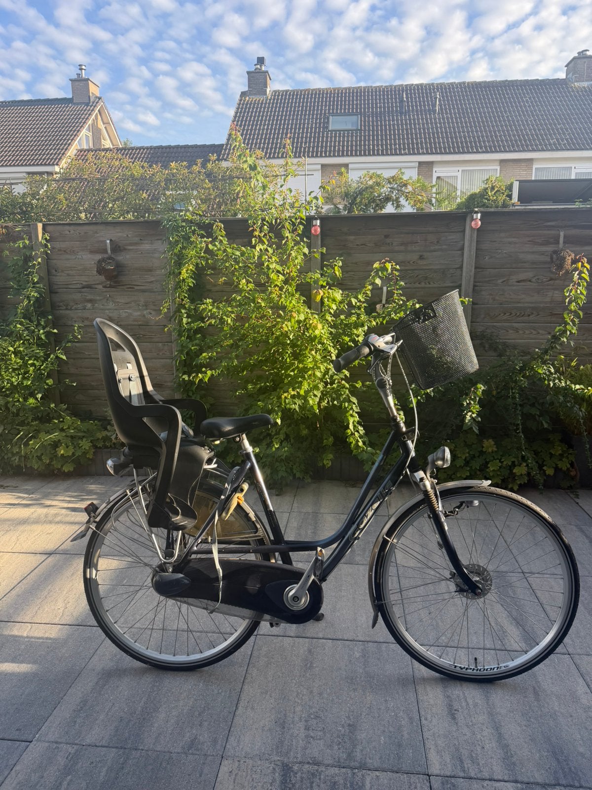 Fiets met kinderzitje en mandje, Mandje, Zo goed als nieuw, 1 zitje, Ophalen