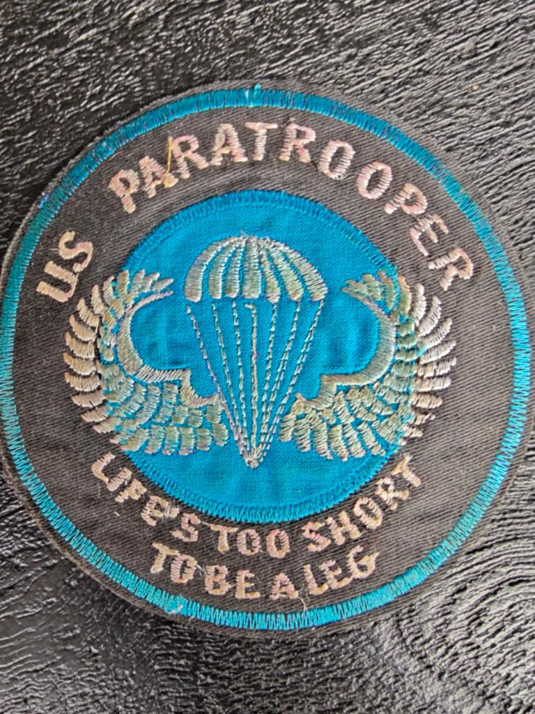 US Paratrooper - Airborne - US Ranger - Airborne Ranger - To, Ophalen of Verzenden, Landmacht, Amerika, Embleem of Badge