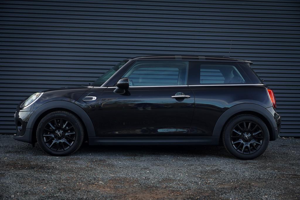 MINI 3-Deurs 1.5 Chili / Aut / Navi / Clima / Cruise / LED /, Auto's, Mini, Gebruikt, 4 stoelen, Leder en Stof, Bedrijf