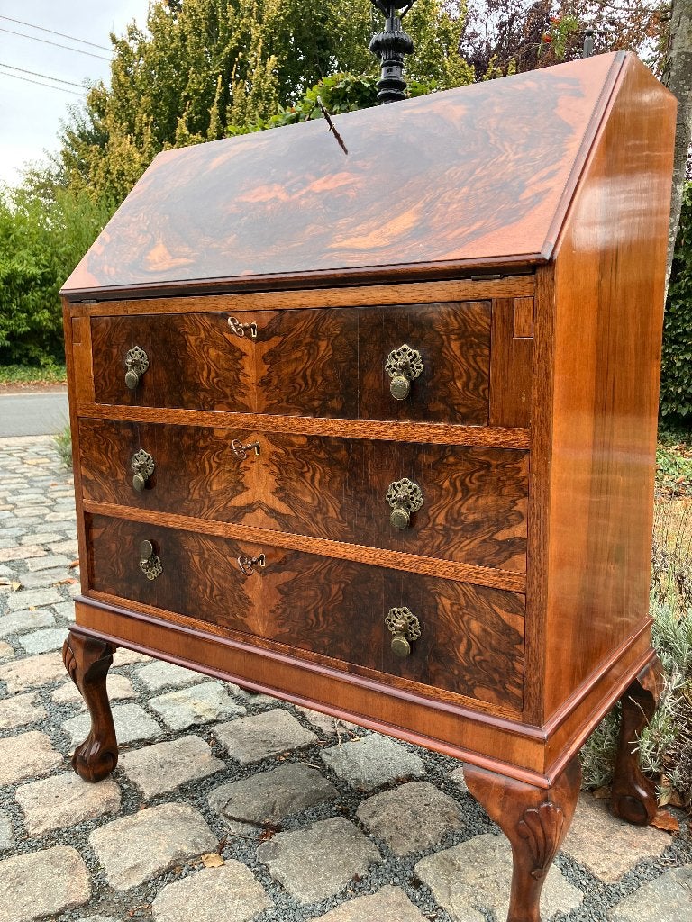 antieke walnoot secretaire met klauwpoten, Huis en Inrichting, Ophalen