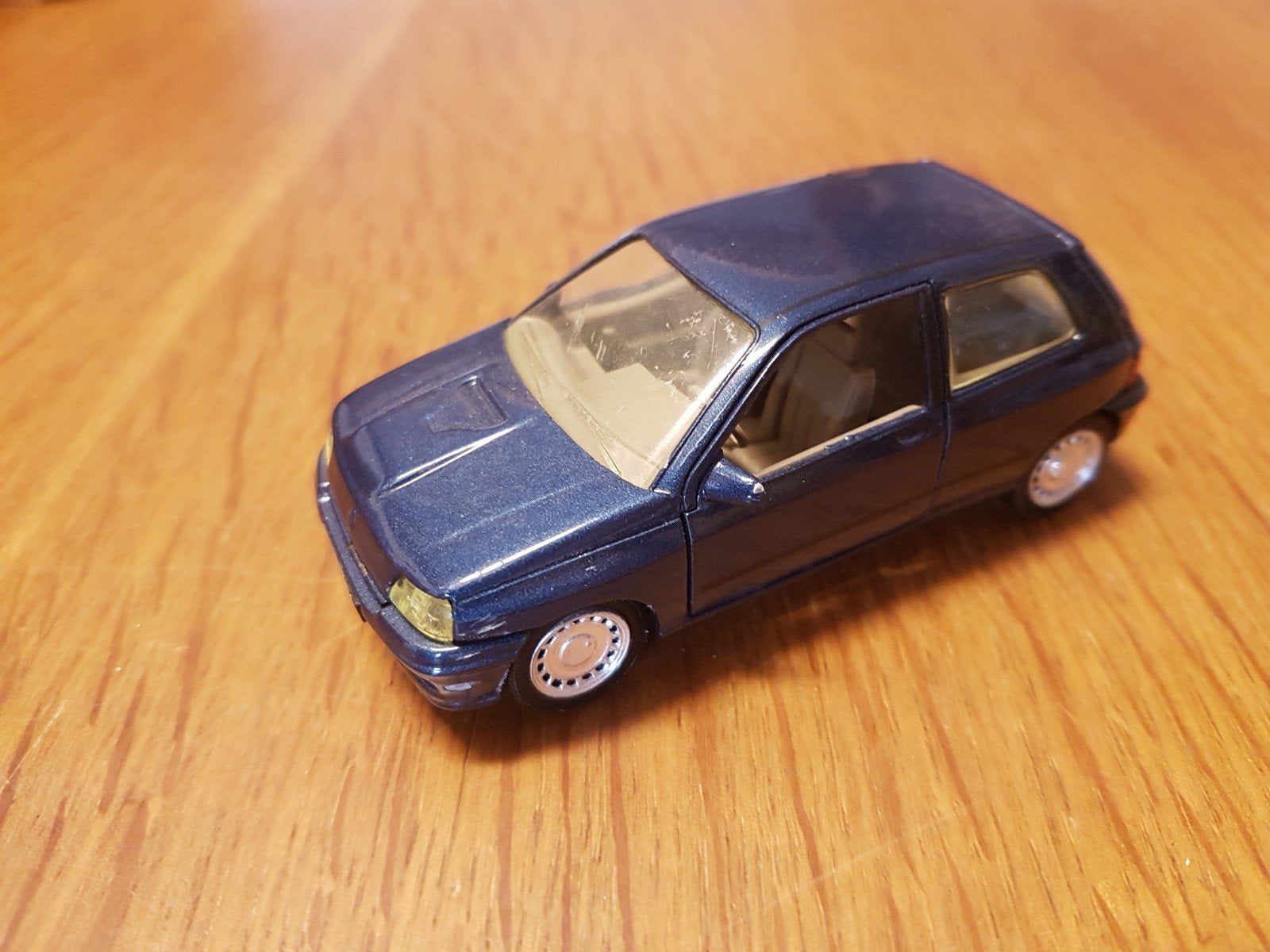solido Renault clio doosje, Hobby en Vrije tijd, Modelauto's | 1:43, Ophalen of Verzenden, Zo goed als nieuw, Auto, Solido