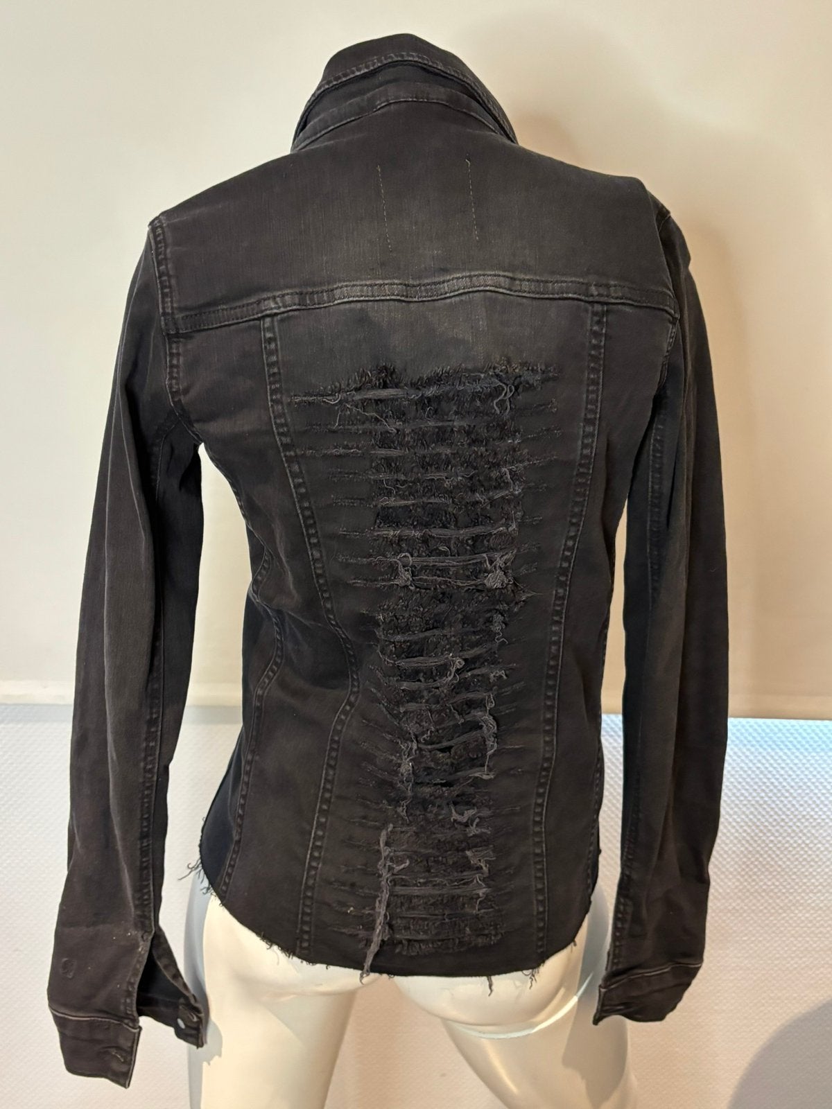 Nikkie zwarte jeans jas met oude look maat 36, Ophalen of Verzenden, Zo goed als nieuw, Maat 36 (S), Zwart