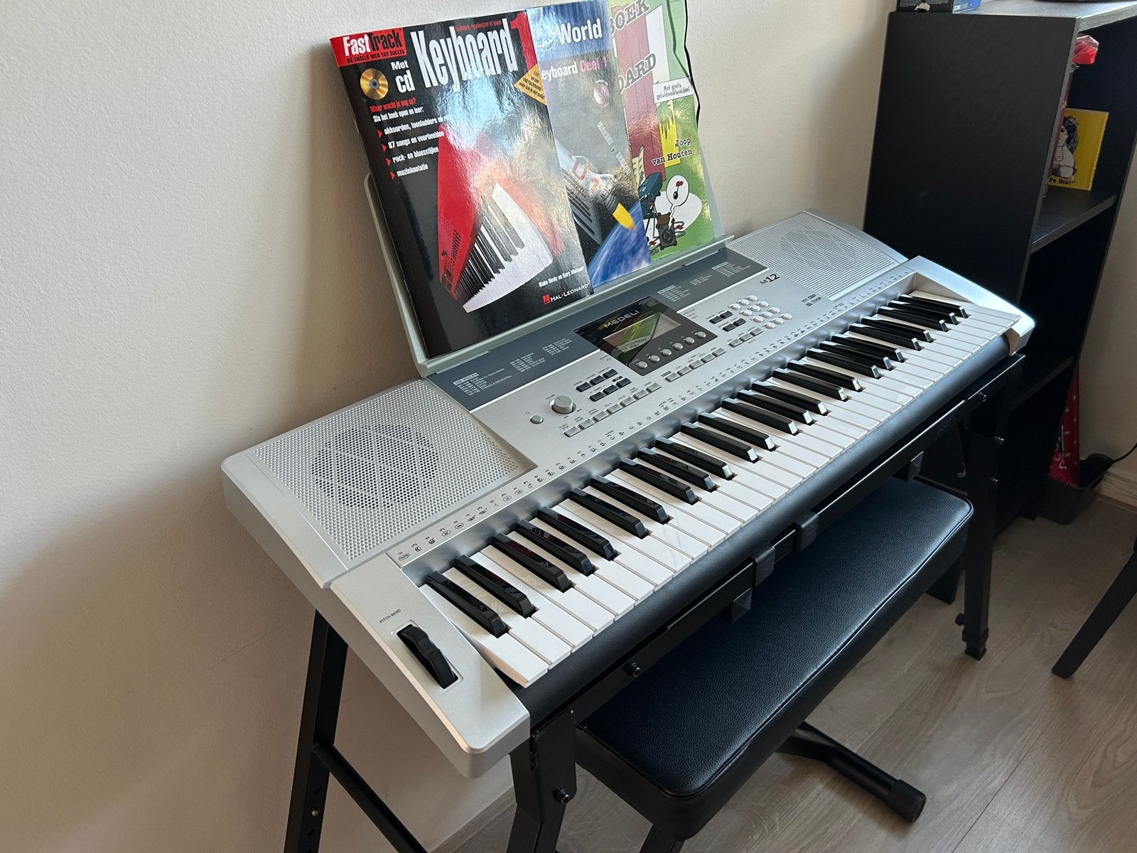 Keyboard Medeli M12 met tafel, Ophalen, Zo goed als nieuw, Zwart, Overige typen