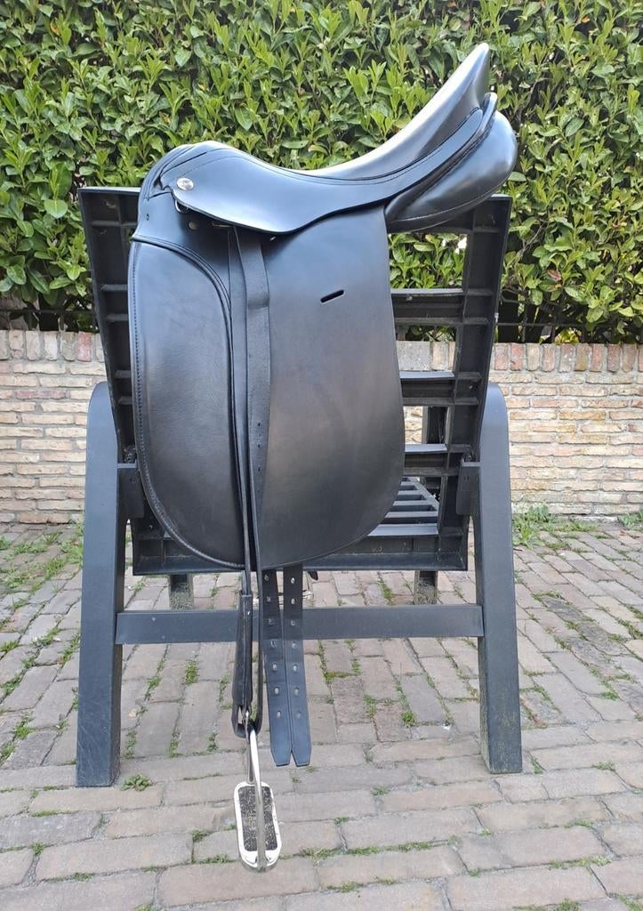 Dressuurzadel KN Symphonie 45 cm, verlengde zweetbladen, Dieren en Toebehoren, Ophalen, Zo goed als nieuw, Dressuur