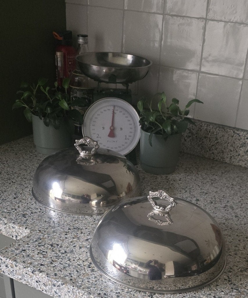 2 klassieke verzilverde Cloches met sierlijke knop!, Antiek en Kunst, Ophalen of Verzenden
