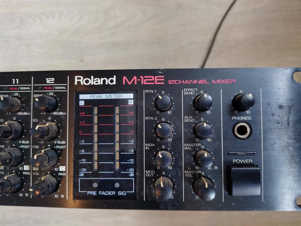 Roland M-12E 12-kanaals mixer, Muziek en Instrumenten, Mengpanelen, Ophalen of Verzenden, Gebruikt, 10 tot 20 kanalen