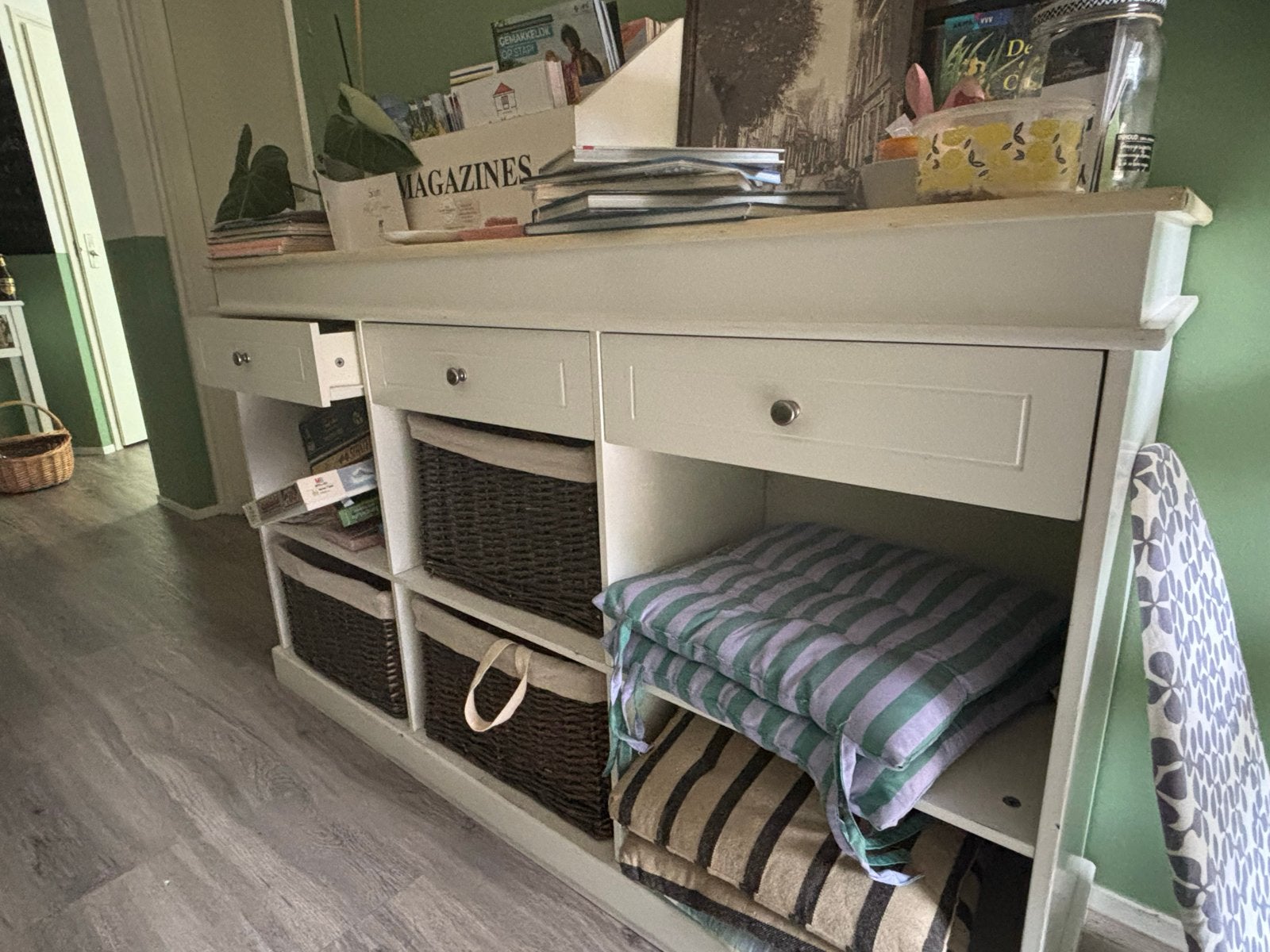 Crèmekleurig dressoir met lades en opbergvakken, Gebruikt, 150 tot 200 cm, Ophalen of Verzenden, Met lade(s)
