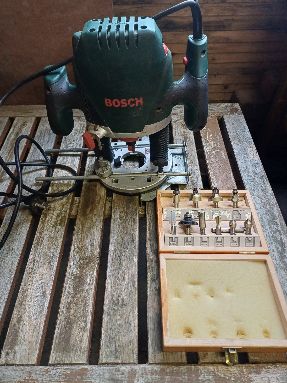 Bosch Bovenfrees POF 1400 ACE met freesset, Gebruikt, Ophalen of Verzenden, Bovenfrees, Bosch