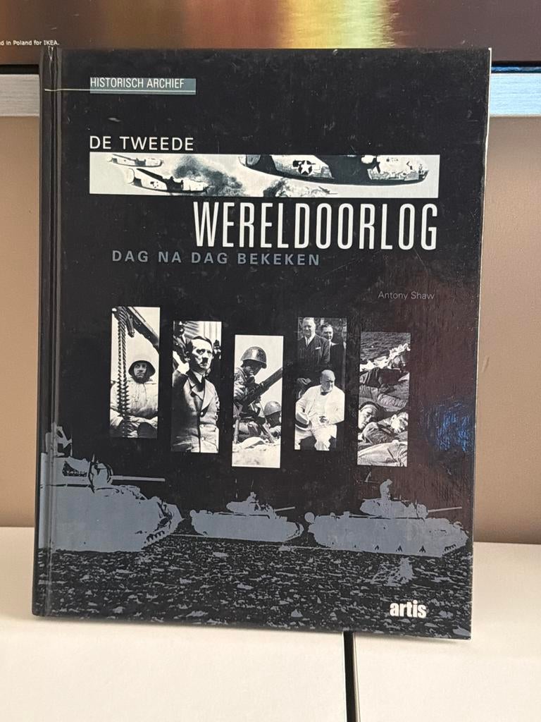 De Tweede Wereldoorlog: Dag na Dag Bekeken - Antony Shaw, Ophalen of Verzenden, Zo goed als nieuw