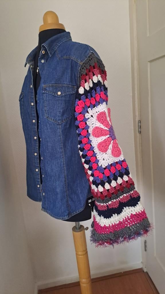 Spijkerblouse met Flower granny square mouwen., Ophalen of Verzenden