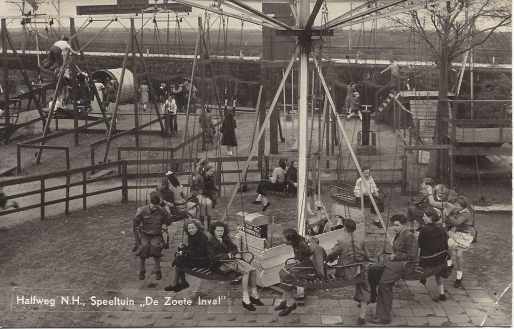Halfweg (N.H) Speeltuin De Zoete Inval, Draaimolen, gel.1956, Verzamelen, Ophalen of Verzenden, 1940 tot 1960, Gelopen, Noord-Holland