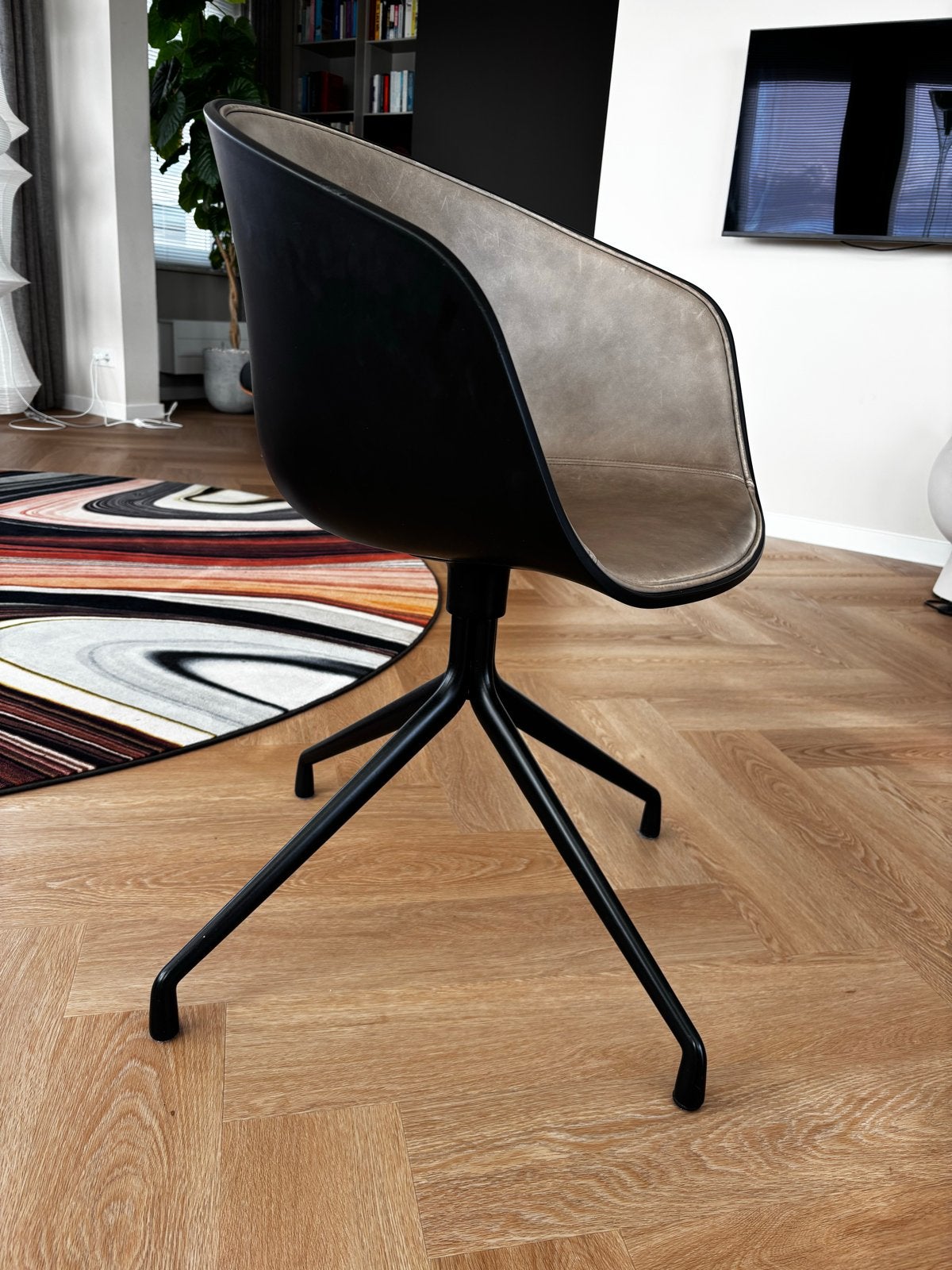 HAY About a Chair AAC27 draaifaiteuil met lederen bekleding, Ophalen, Bruin, Leer, Zo goed als nieuw