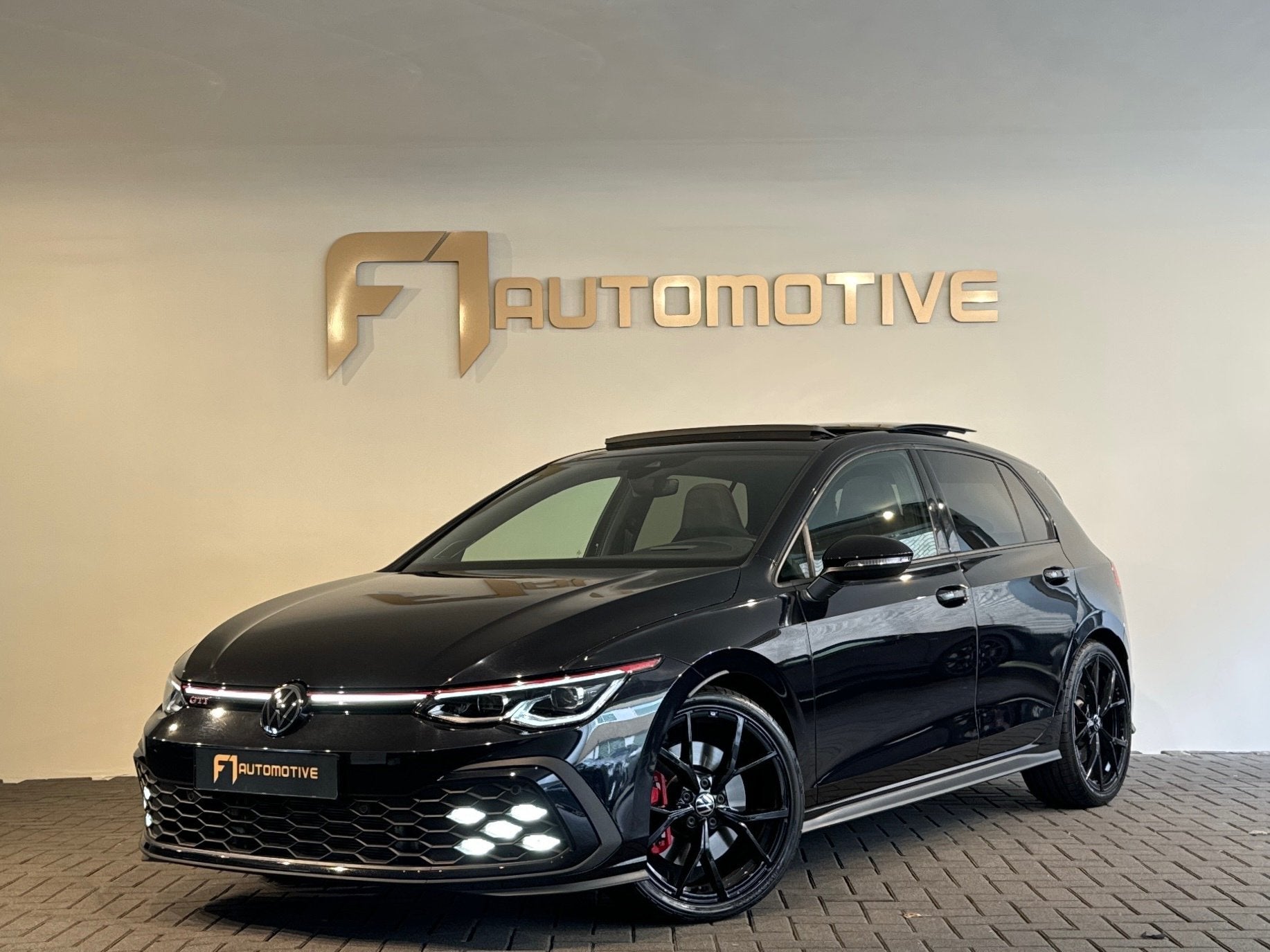 Volkswagen Golf 2.0 TSI GTI Pano|HuD|H/K|Keyless|Camera|Sfee, 730 kg, Gebruikt, Zwart, 4 cilinders