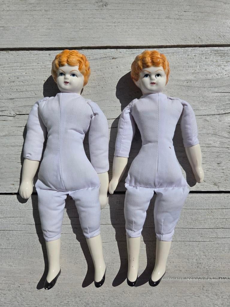 Set van 2 vintage porseleinen poppen met stoffen lichaam, Verzamelen, Poppen, Zo goed als nieuw, Ophalen