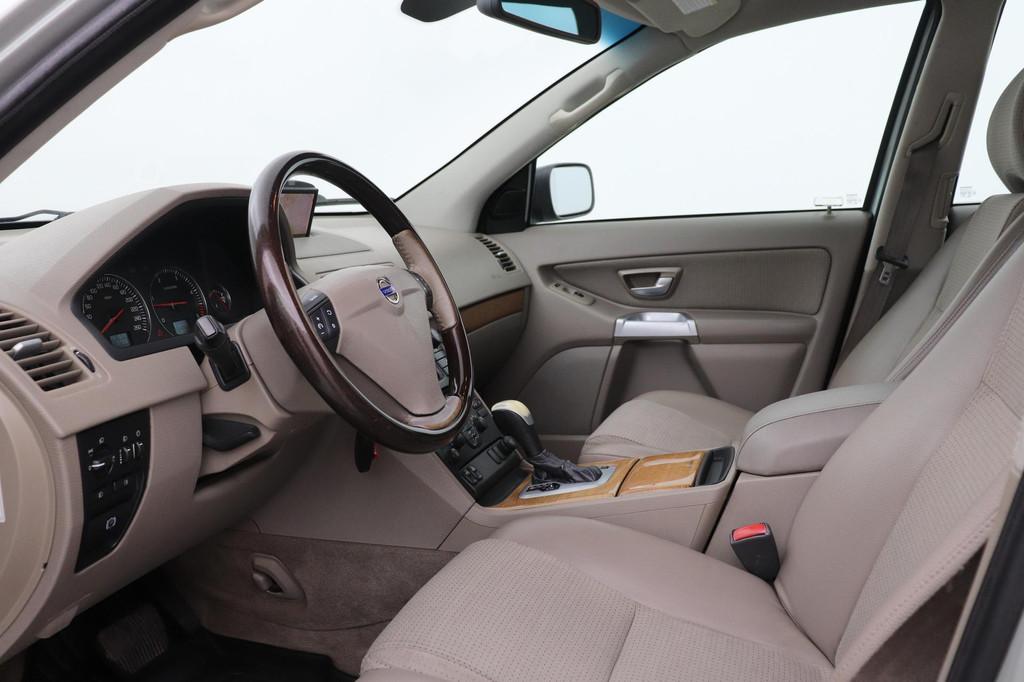 Volvo XC90 2.4 D5 AWD | 7P | Automaat | Trekhaak | Leder | N, Auto's, Stof, Gebruikt, 255 €/maand, 7 stoelen