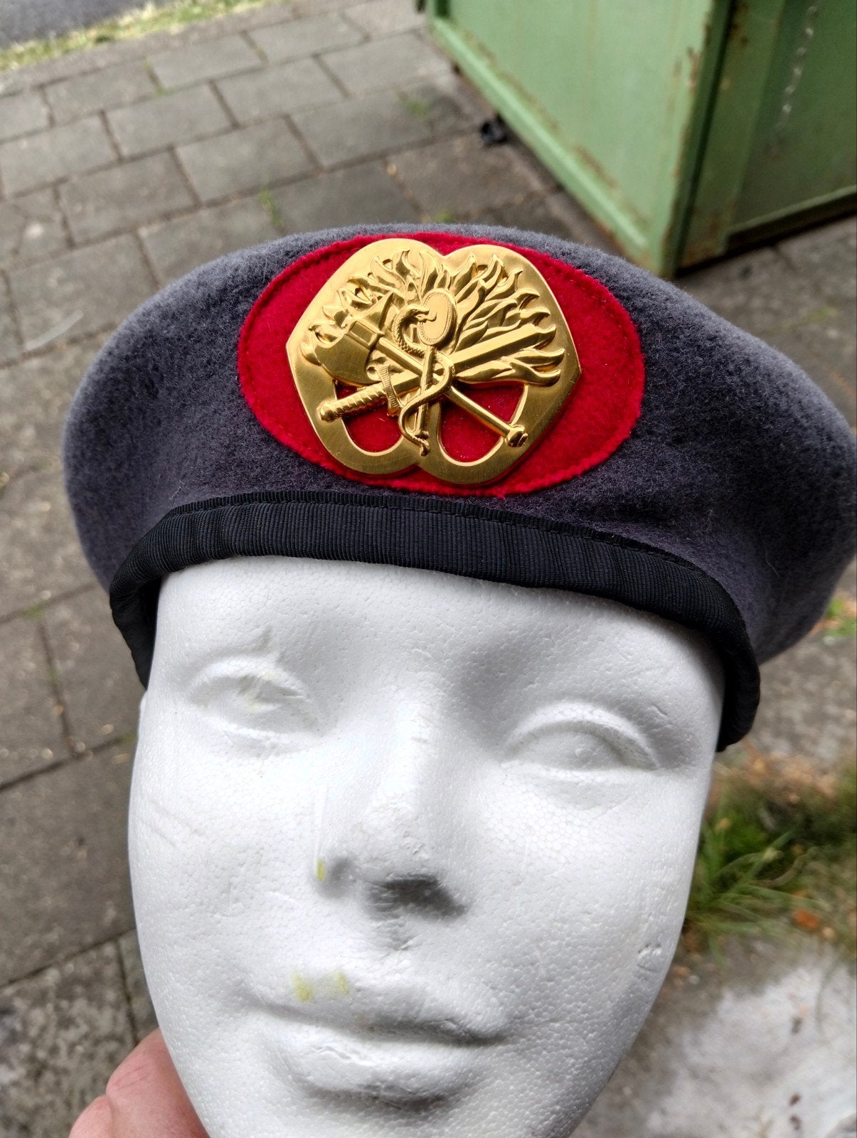 Compton Webb Baret Maat 56 met Embleem, Verzamelen, Verzenden, Overige soorten, Engeland, Helm of Baret