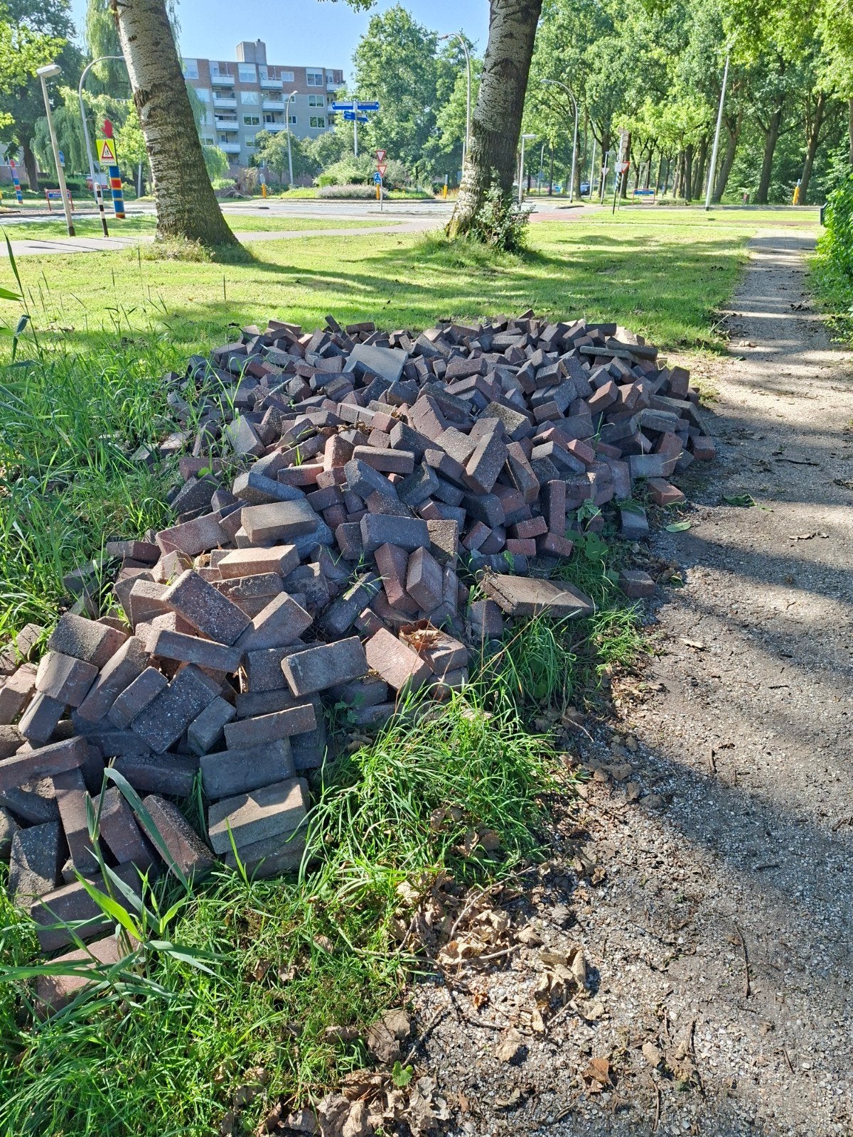Gebruikte bakstenen voor tuin of bestrating, Ophalen