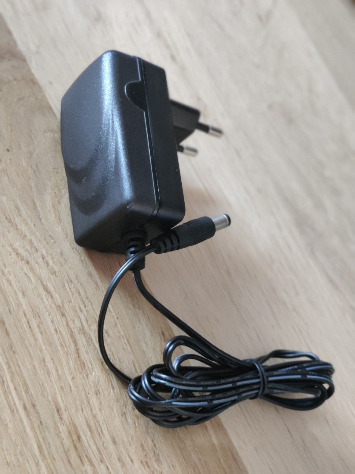 Netadapter 12V 1A Adapter, Ophalen of Verzenden, Zo goed als nieuw