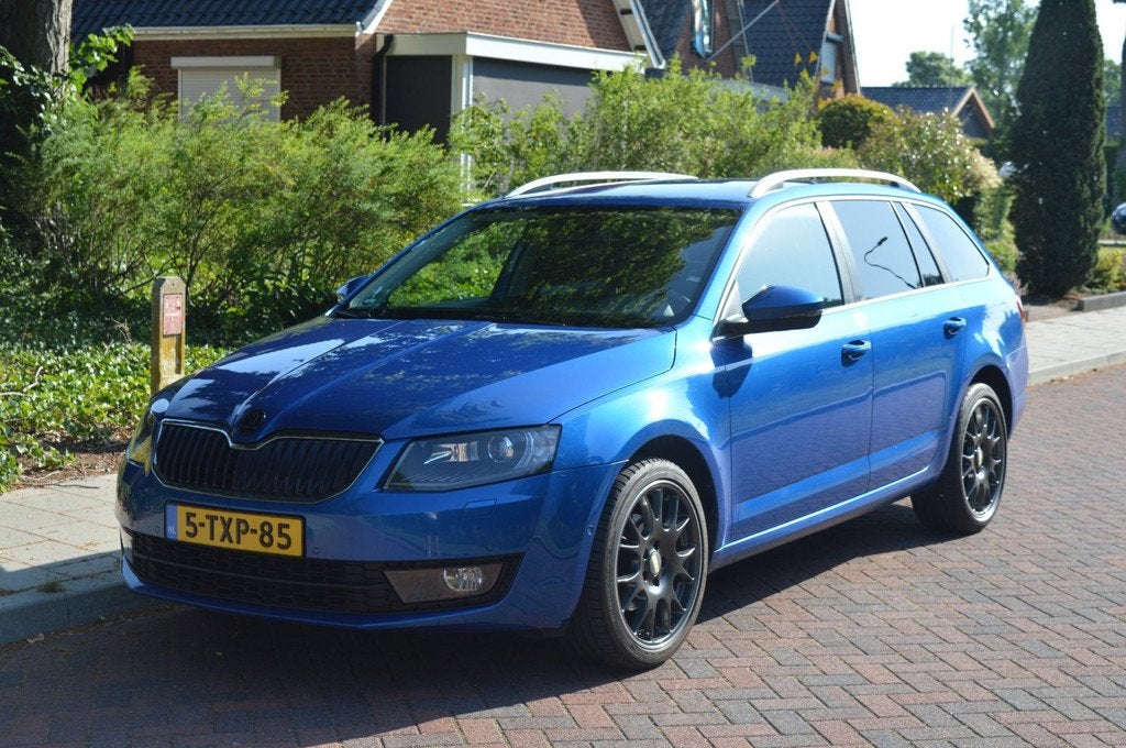 Skoda Octavia Combi 1.4 TSI Elegance Org NL/NAP, Auto's, Skoda, Euro 5, Stof, Gebruikt, Zwart