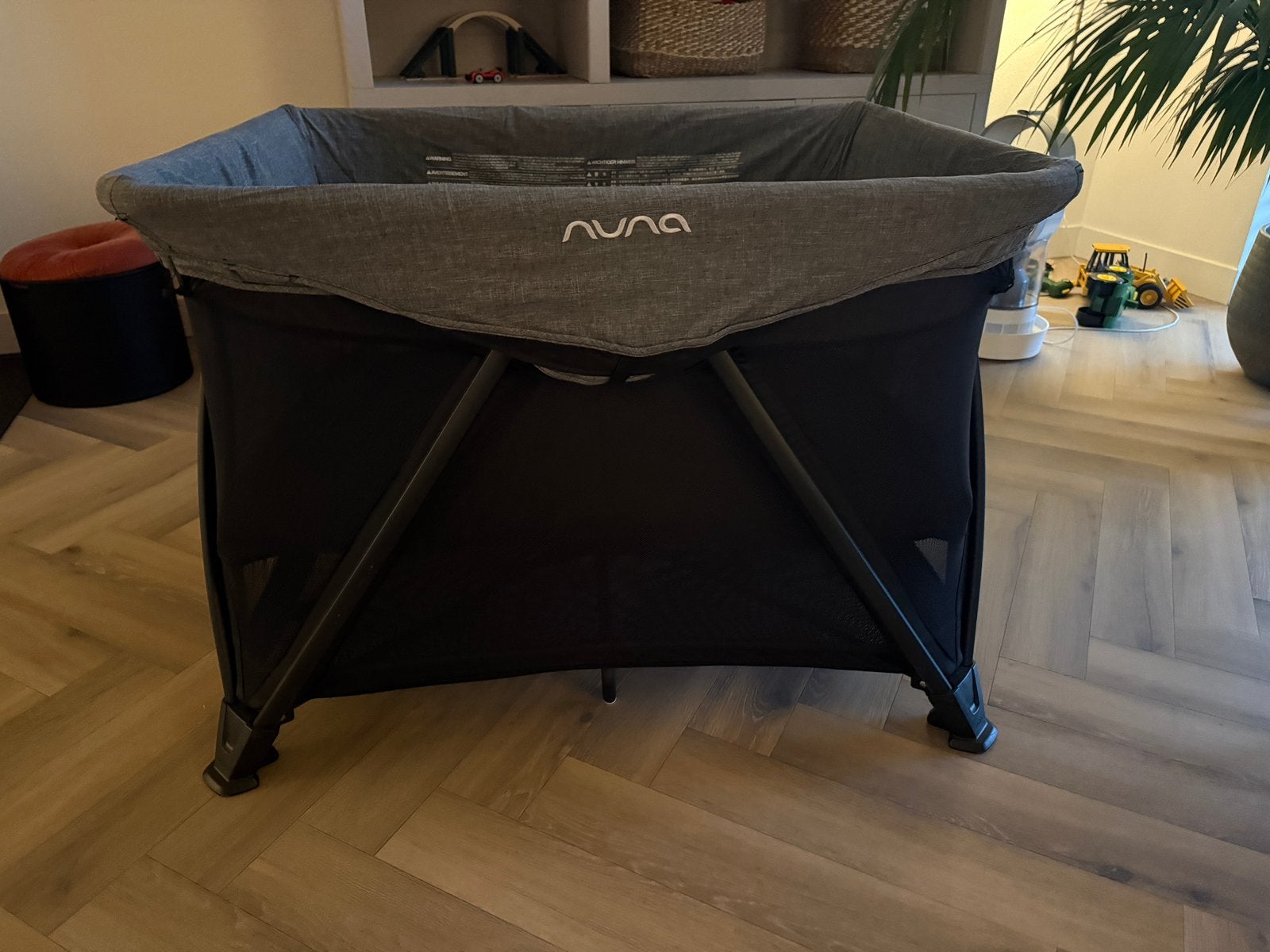 Nuna Sena Aire campingbed/reisbed met aankleedvak/luierplank, Ophalen, Zo goed als nieuw, Reisbedje