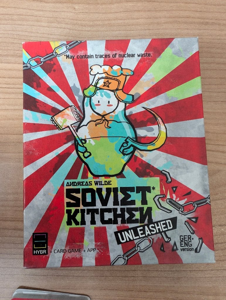 Soviet Kitchen Unleashed kaartspel + app (ENG), Een of twee spelers, Ophalen of Verzenden, Zo goed als nieuw, HYBR Games