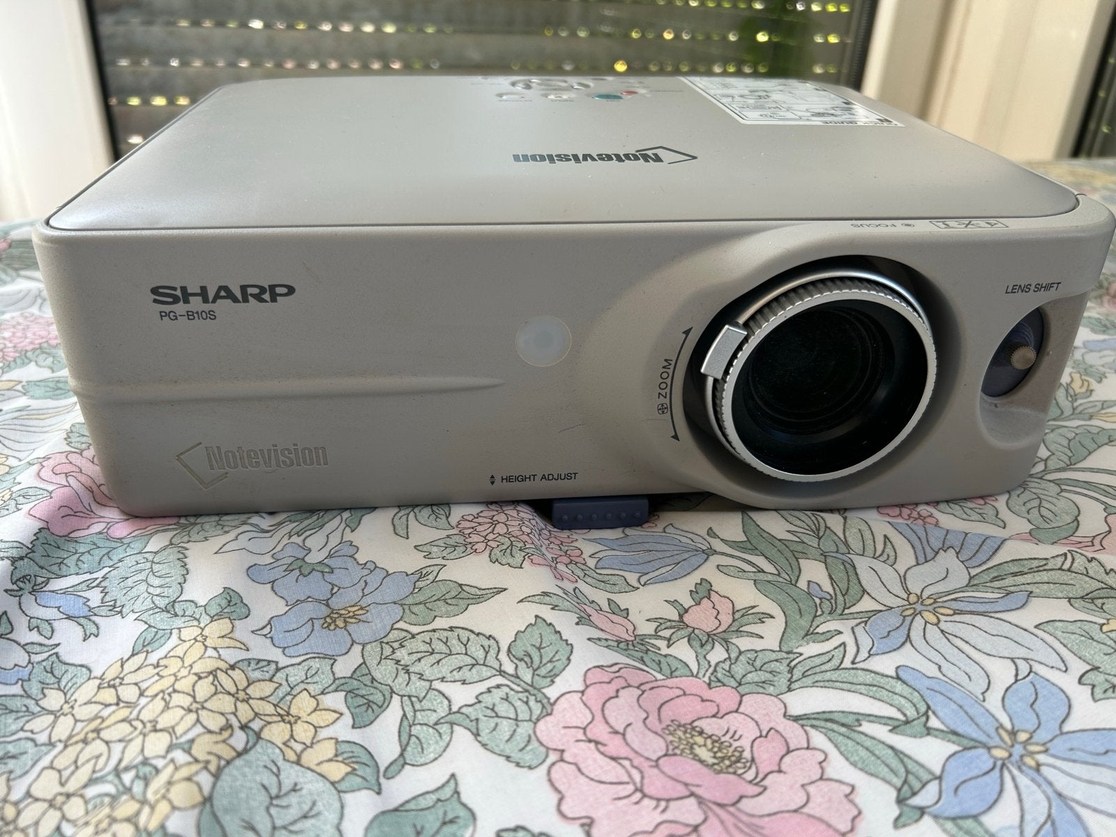 Sharp PG-B10S beamer met tas, Ophalen, Gebruikt, DLP, Overige resoluties