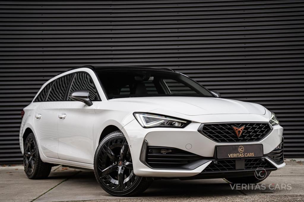 Cupra Leon ST 1.4 e-Hybrid 245PK|BTW|Camera|Carplay|Drive Pr, Gebruikt, 4 cilinders, Leon, Leder en Stof