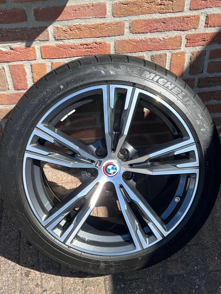Originele 18inch BMW VELGEN + ZOMERBANDEN TPMS RFT 798M, Auto-onderdelen, Banden en Velgen, Ophalen, 18 inch, Nieuw, Band(en)