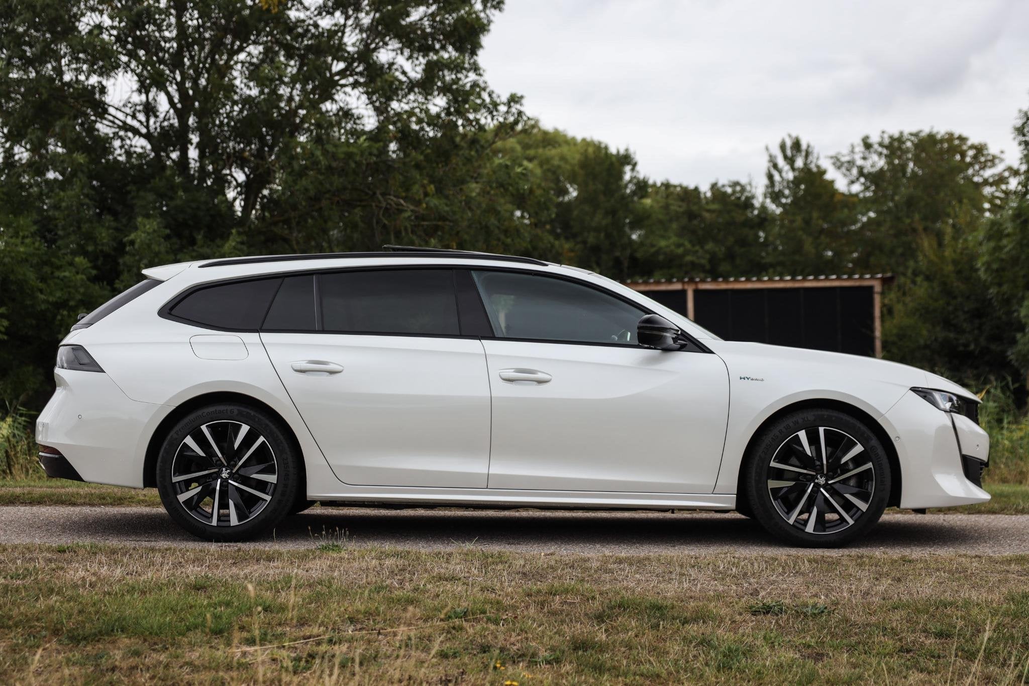 Peugeot 508 SW 1.6 HYbrid 225 GT Pack ✅ Pano ✅ Nappa Led, 745 kg, Gebruikt, 4 cilinders, Wit