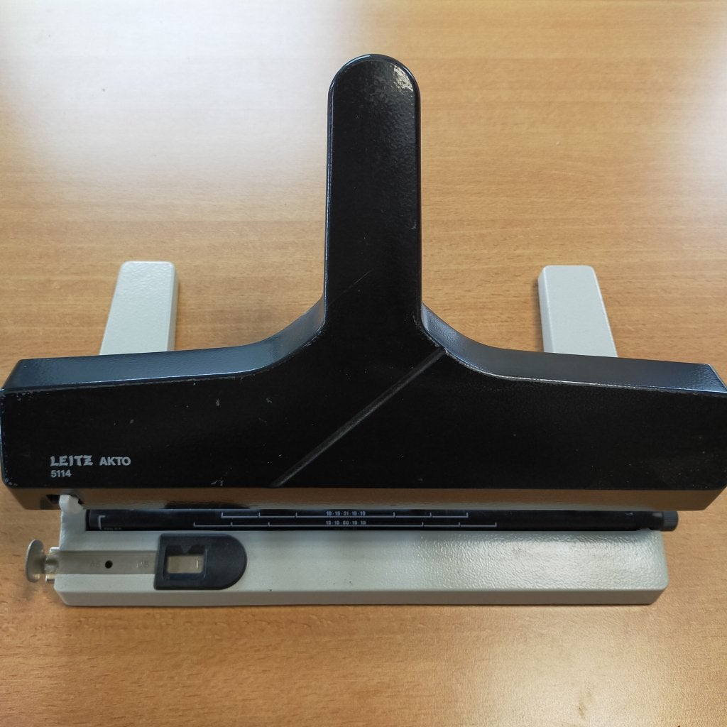 Leitz Akto perforator  5114, Diversen, Schrijfwaren, Apple, Gebruikt, Support@apple.com, Apple Park Way, Cupertino, California