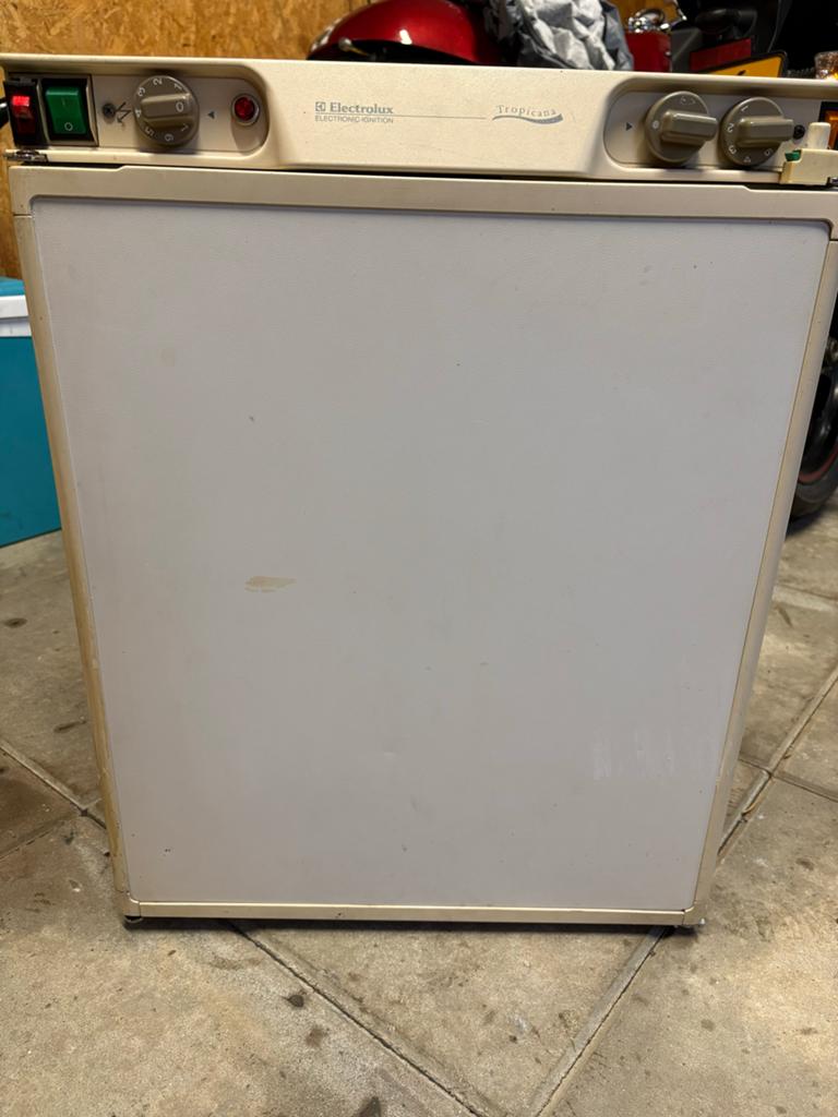 Electrolux Absorptie Koelkast 12V/220V/Gas, Ophalen, Minder dan 75 liter, Zonder vriesvak, Gebruikt