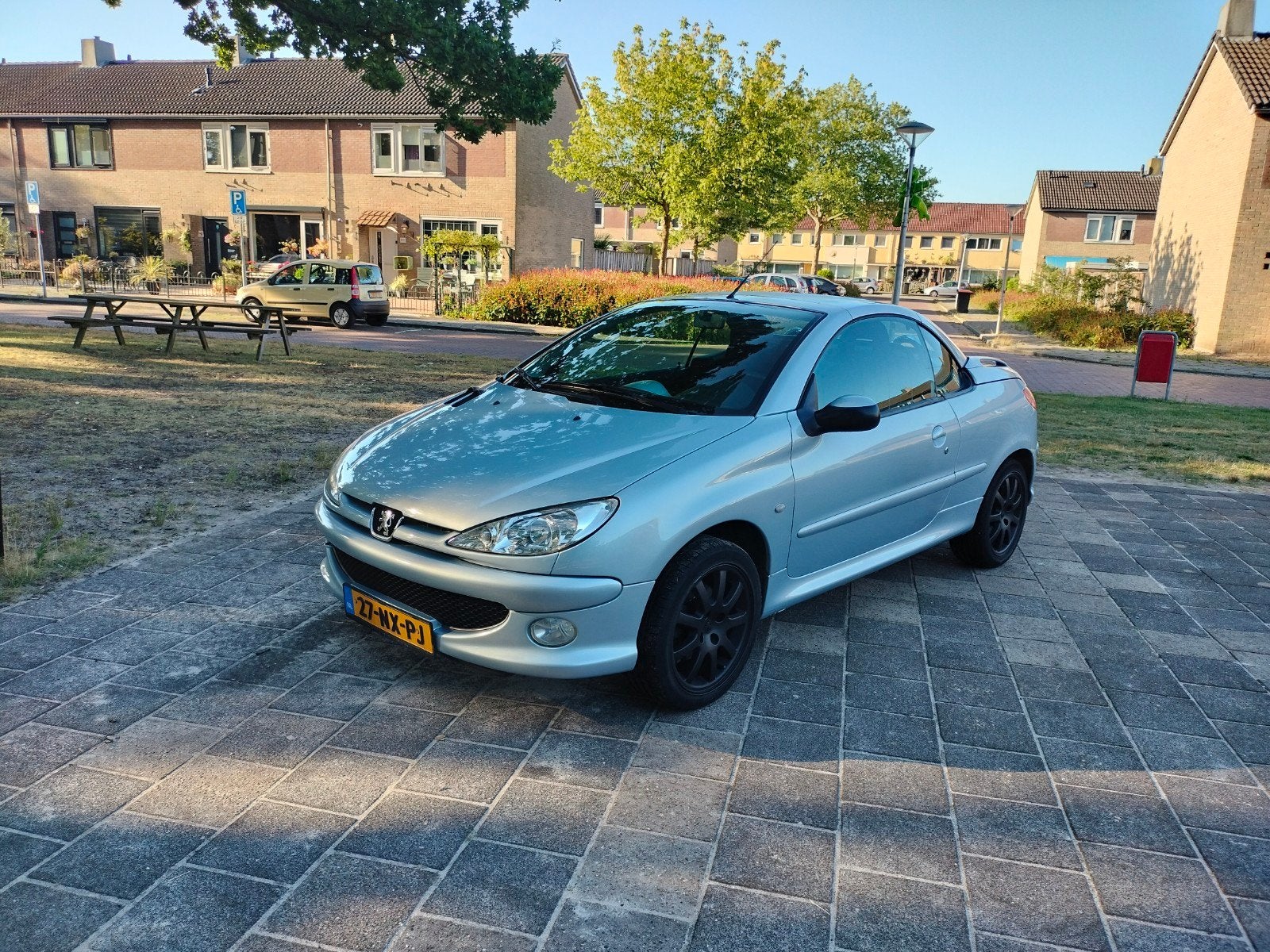 Peugeot 206 1.6 16V CC 2004 Grijs, Auto's, Voorwielaandrijving, 4 cilinders, Cabriolet, 4 stoelen