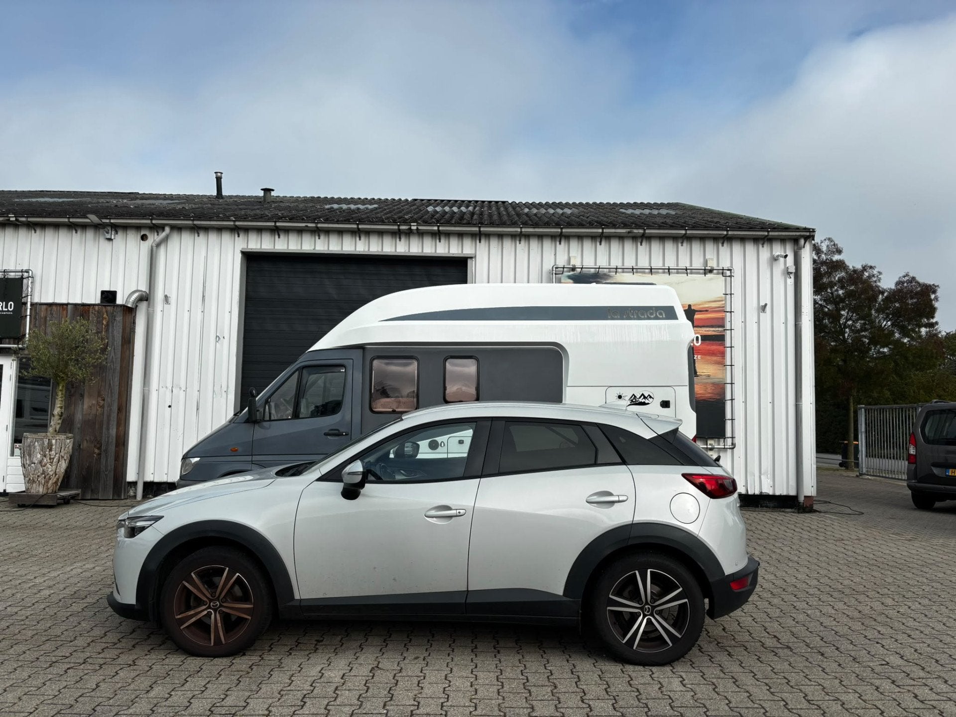 La Strada Nova L Mercedes 313 CDI Automaat | Uniek Airco, Caravans en Kamperen, Automaat, Buscamper of Camperbus, Ringverwarming