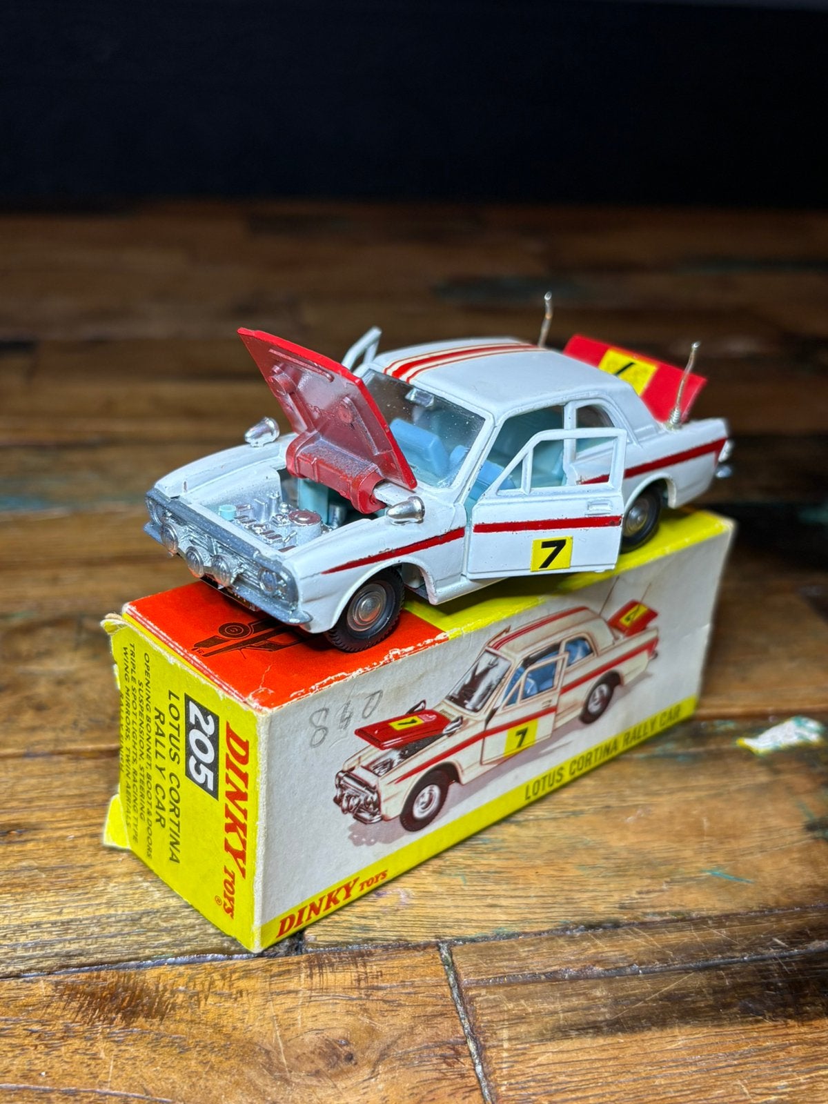 Dinky Toys 205 Lotus Cortina Rally Car + originele doosg, Hobby en Vrije tijd, Modelauto's | 1:43, Ophalen of Verzenden, Zo goed als nieuw
