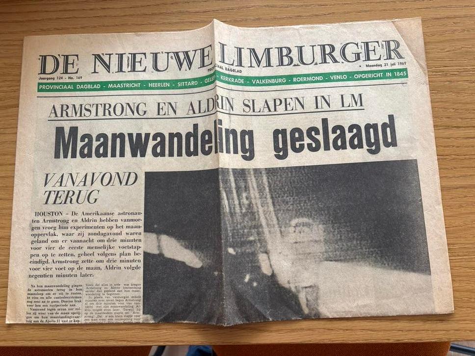 Historische krant: De Nieuwe Limburger - Maanlanding, Ophalen of Verzenden, Gelezen, Krant