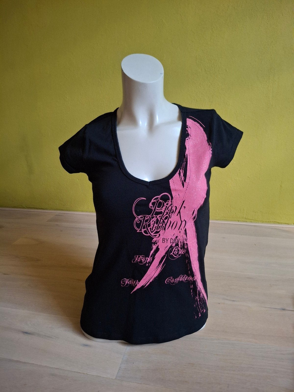 DIDI pink ribbon shirt. Mt 38, Kleding | Dames, Tops, Maat 38/40 (M), Verzenden, Zo goed als nieuw, Korte mouw