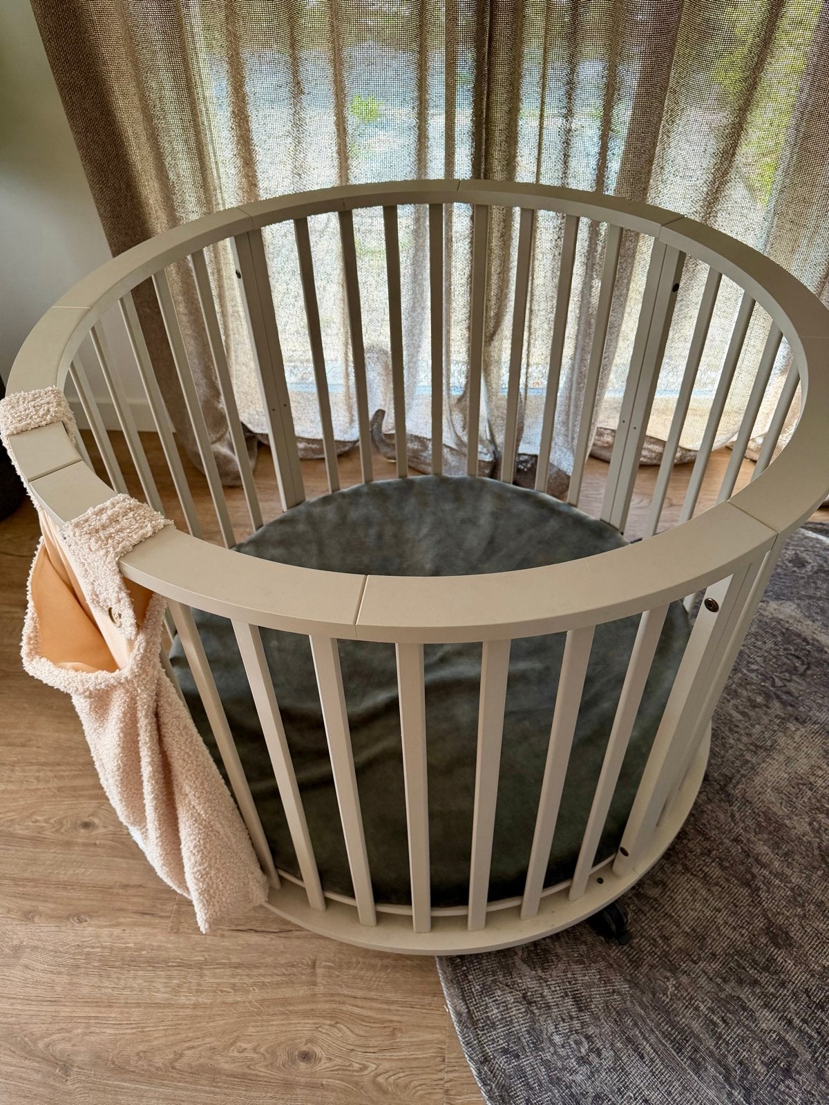 Europe Baby Circa Ronde Box oatmeal, Kinderen en Baby's, Boxen, Ophalen, Zo goed als nieuw, Rond, Wieltjes
