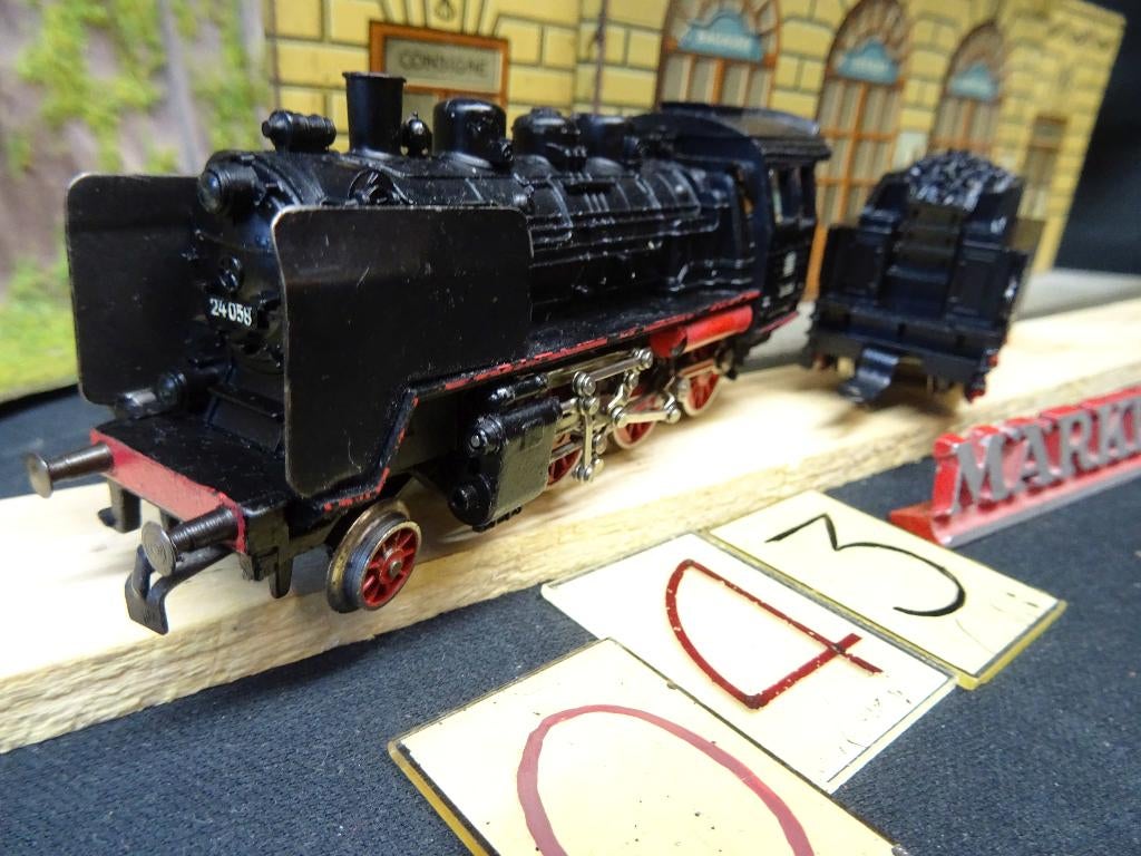 043=Marklin 3003 van de Duitse spoorwegen.     144, Hobby en Vrije tijd, Modeltreinen | H0, Wisselstroom, Gebruikt, Locomotief