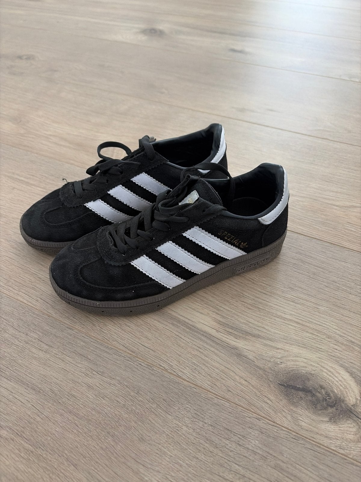 Adidas Spezial schoenen maat 34, Ophalen of Verzenden, Zo goed als nieuw, Jongen of Meisje, Sportschoenen