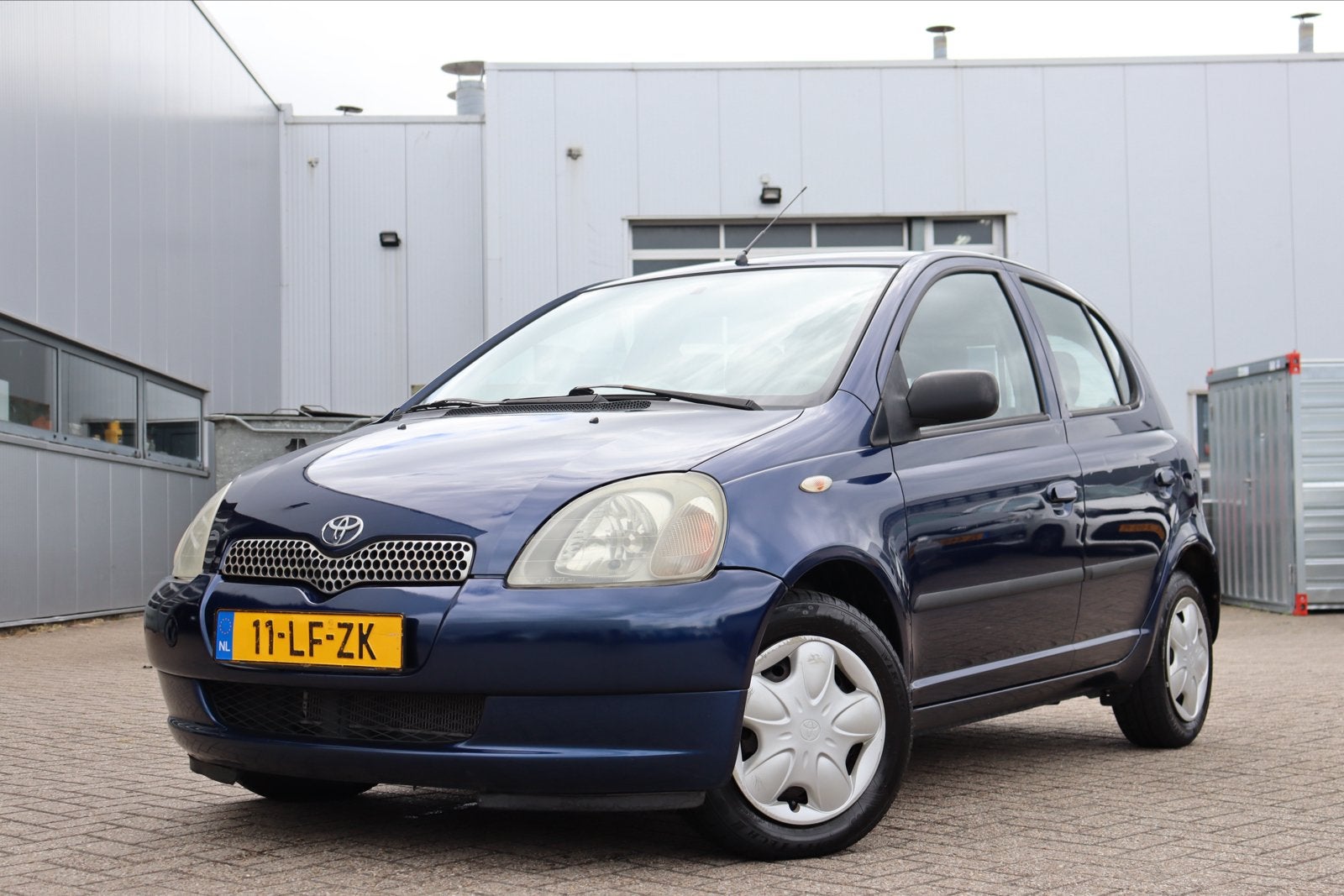 Toyota Yaris 1.3 16V 5DR Linea Luna 2002 Blauw, Voorwielaandrijving, 1299 cc, Stof, 31 €/maand