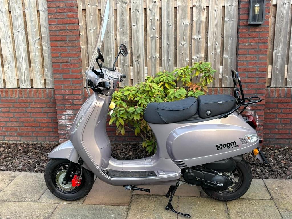 Agm vx50i unieke staat 566 km 2023, Ophalen, Zo goed als nieuw, Benzine, Overige merken