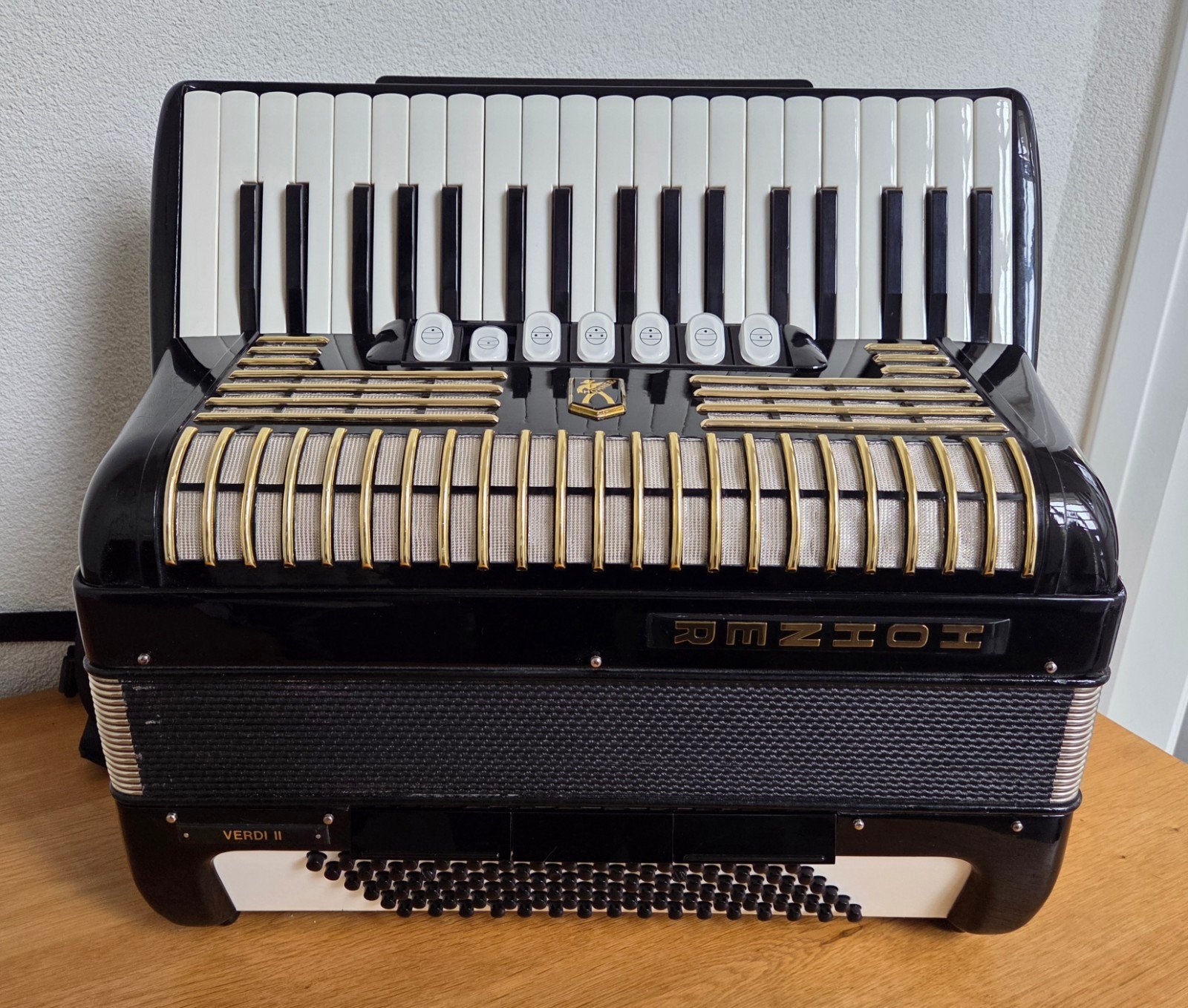 Mooie Hohner Verdi accordeon 96 bas in zeer goede staat, Muziek en Instrumenten, Accordeons, Ophalen, Gebruikt, Met koffer, Toetsaccordeon