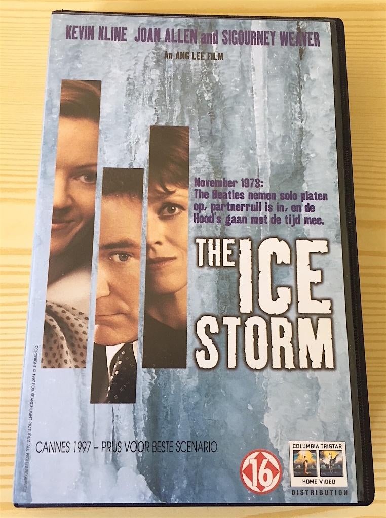 vhs The Ice Storm met Kevin Kline en Sigourney Weaver Video, Cd's en Dvd's, Vanaf 16 jaar, Ophalen, Zo goed als nieuw, Drama
