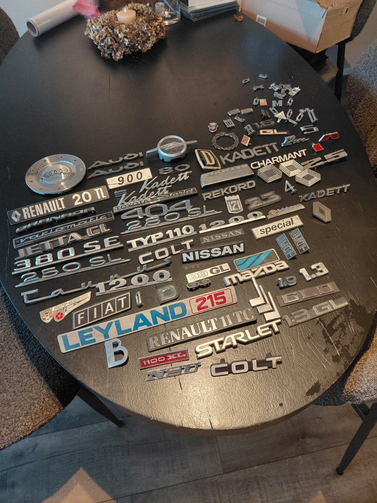 auto merk emblemen ongeveer 50 ziefoto, Ophalen of Verzenden