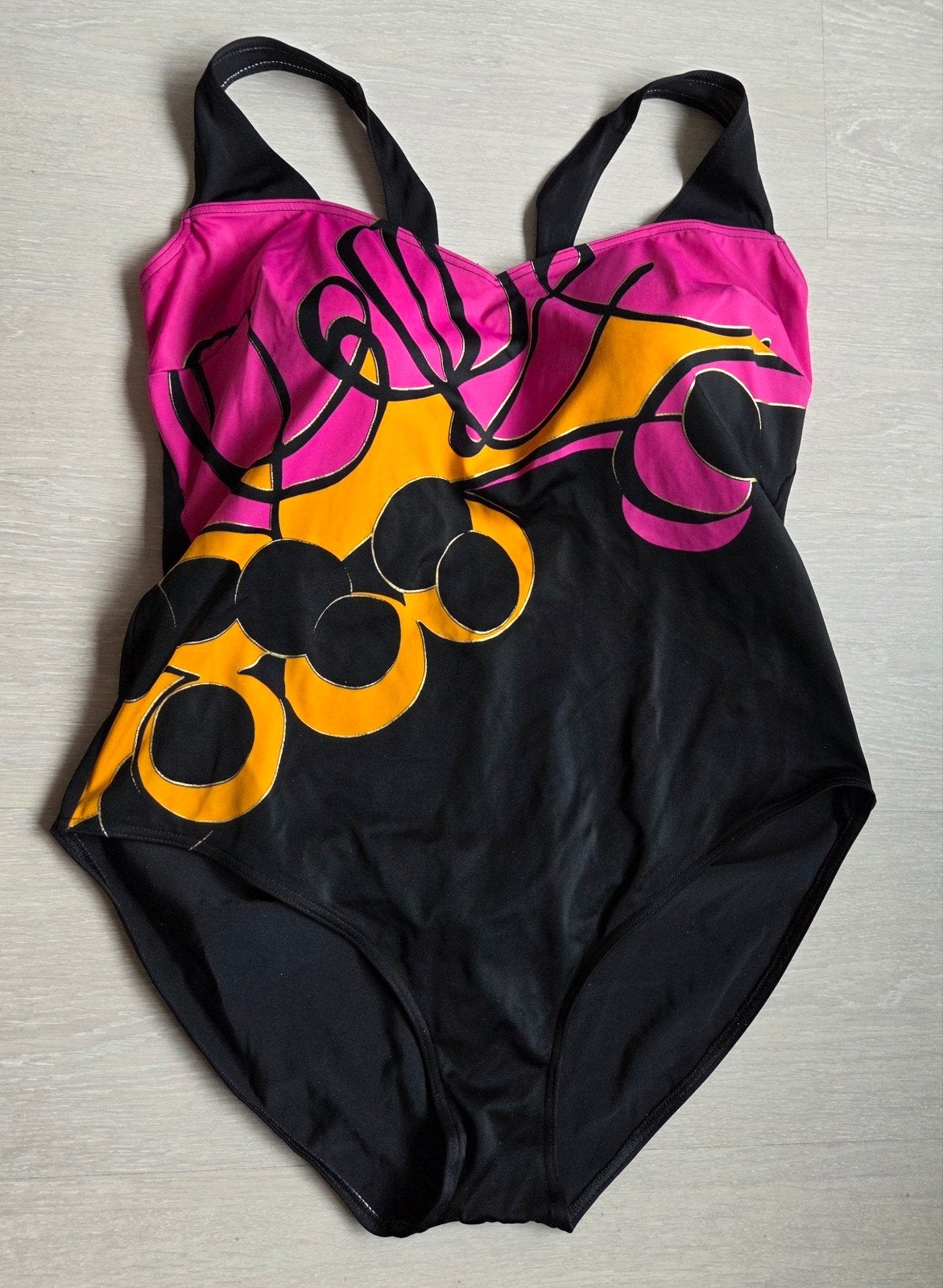 Zgn, Zwart badpak met kleurrijke print, maat 52, cup E, Meerkleurig, Badpak, Ophalen of Verzenden, Onbekend