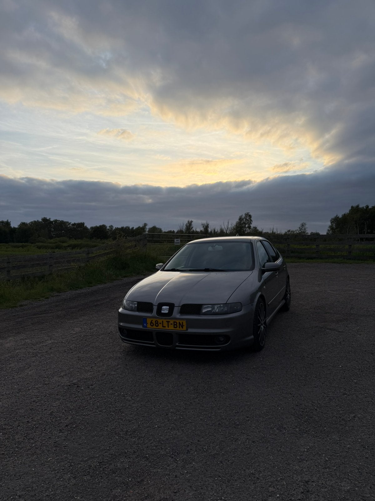 Seat Leon 1.8 20VT 132KW 2003 Grijs, Ophalen, Voor, Seat, Achterklep