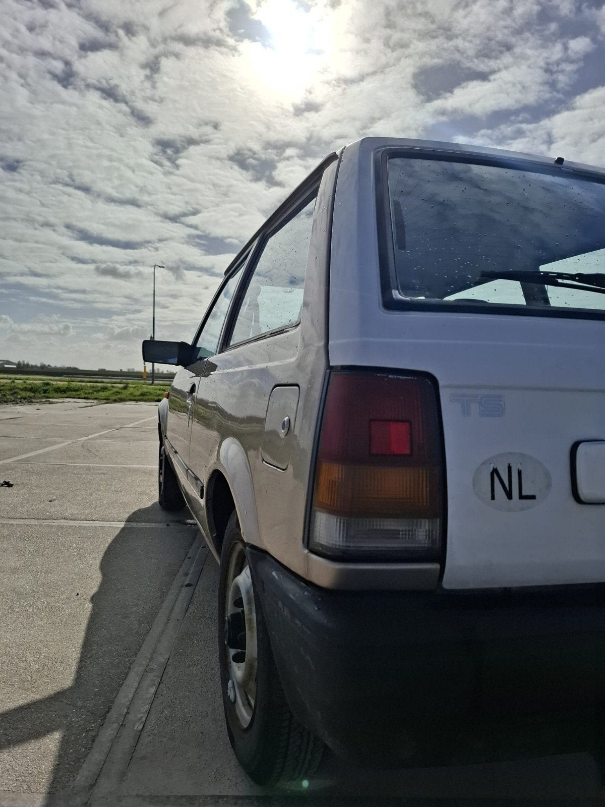 oldtimer auto's Nette Japanse Daihatsu charade 1.0 3, foto 2