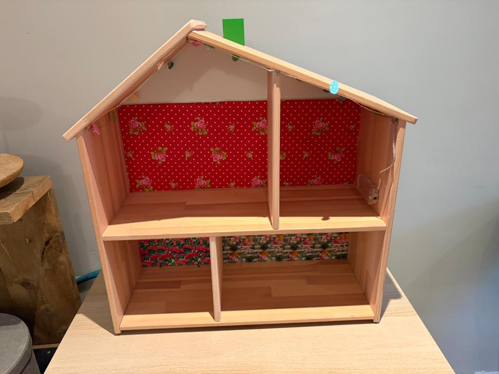 Houten speelhuis, Ophalen of Verzenden, Zo goed als nieuw, Poppenhuis