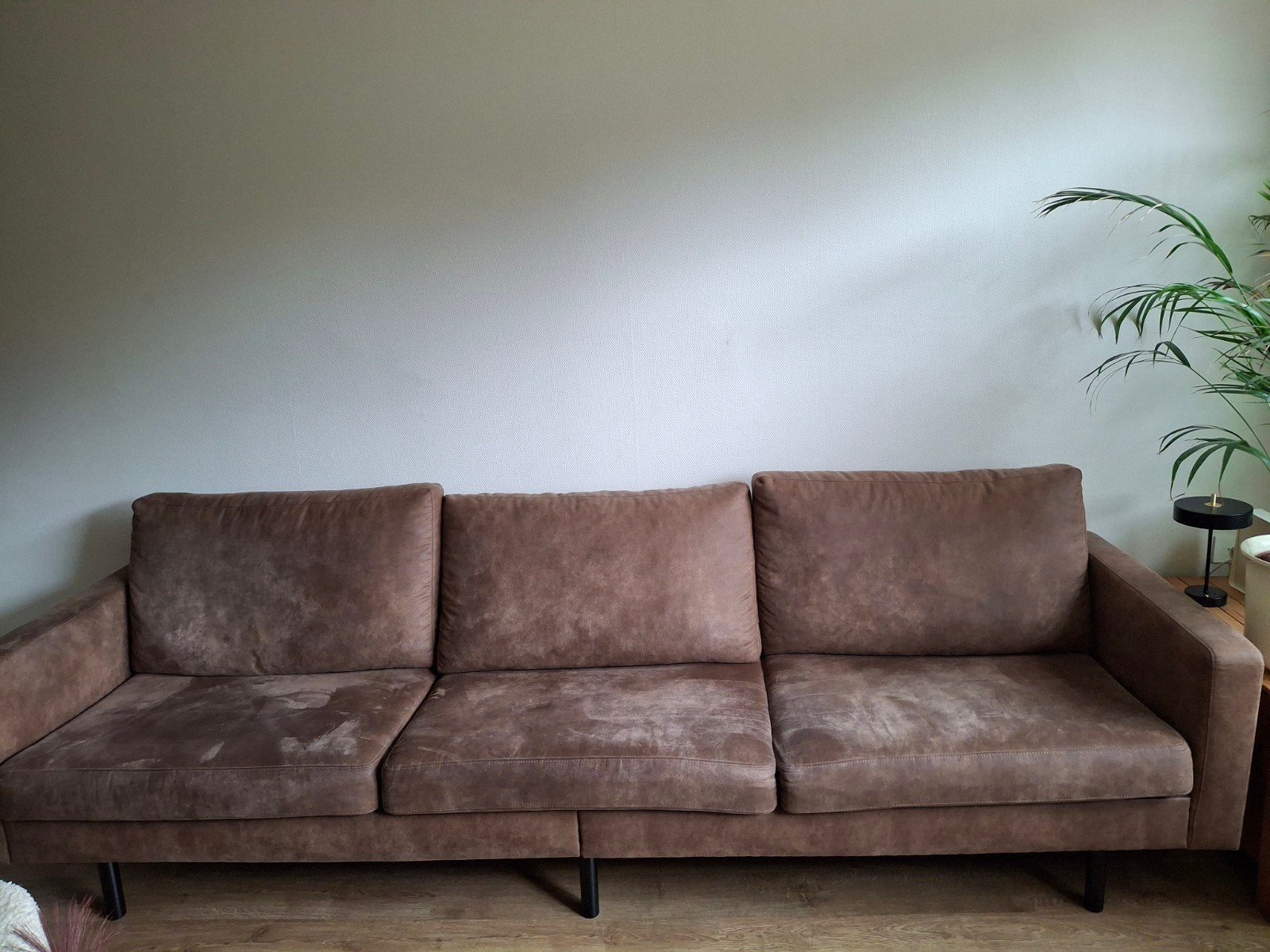 Comfortabele bruine vierzitsbank, Ophalen, 250 tot 300 cm, Gebruikt, 75 tot 100 cm