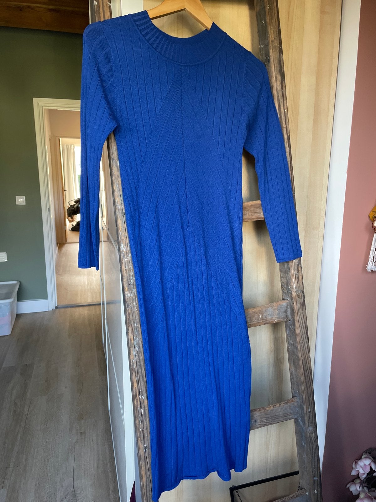 Nieuwe blauwe geribbelde jurk van JDY, maat M, Kleding | Dames, Ophalen of Verzenden, Nieuw, Maat 38/40 (M), Blauw